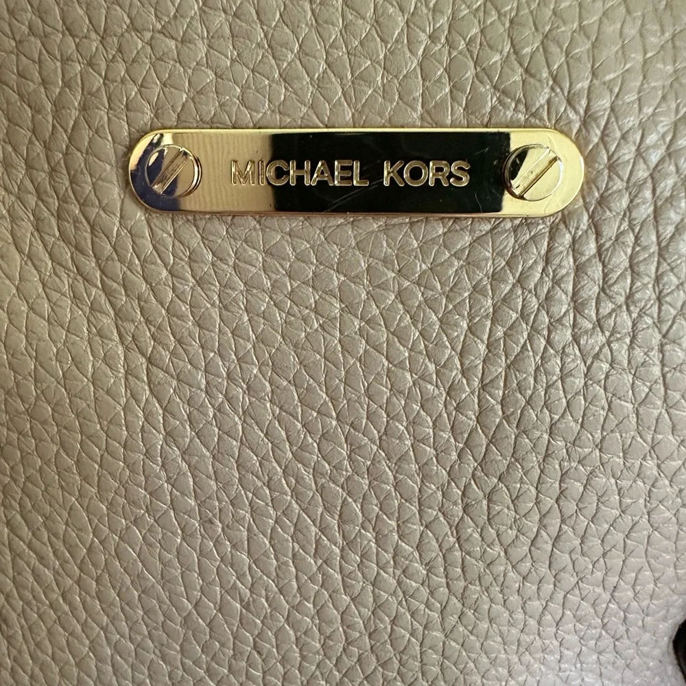 Michael Kors Bedford tassel satchel - Picture 6 of 11